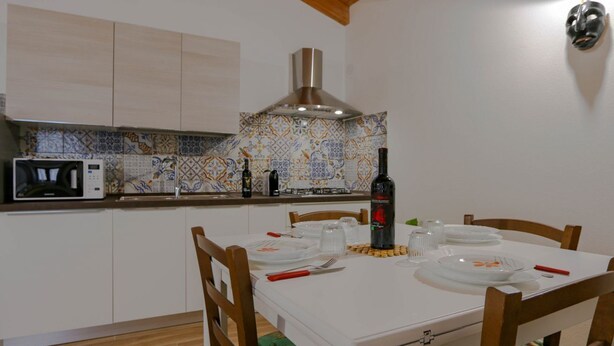 Dining - Mamuthones Apartment (Mamoiada)