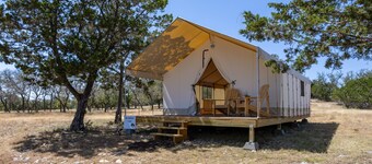 Cozy Hill Country Glamping for Stargazing