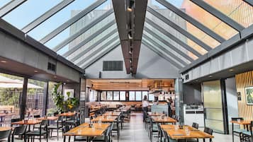 2 restaurants, Italian cuisine