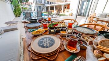 Free daily full breakfast
