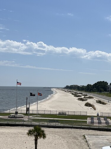 New cottage blocks from the beach; pets OK! Firepit! Grill! EV Charger! 65” TV