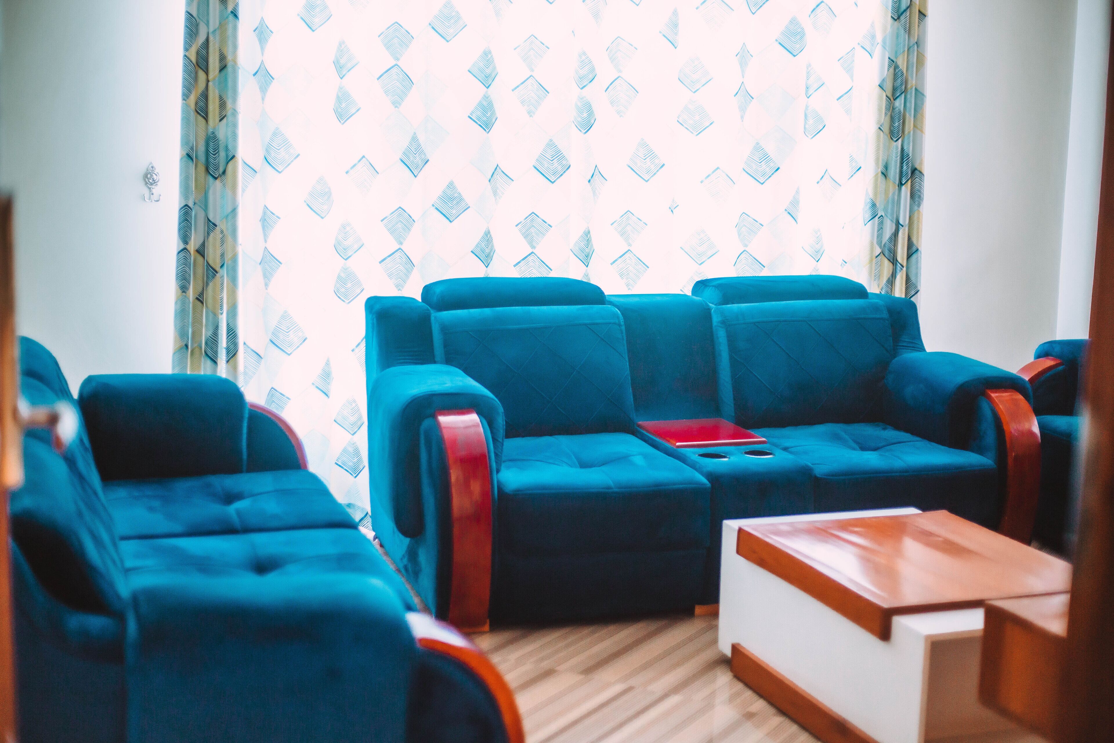 Superior suite | Hypoallergeen beddengoed, een minibar, een bureau, gratis wifi