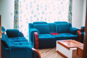 Suite – superior | Allergitestet sengetøy, minibar, skrivebord og wi-fi (inkludert)