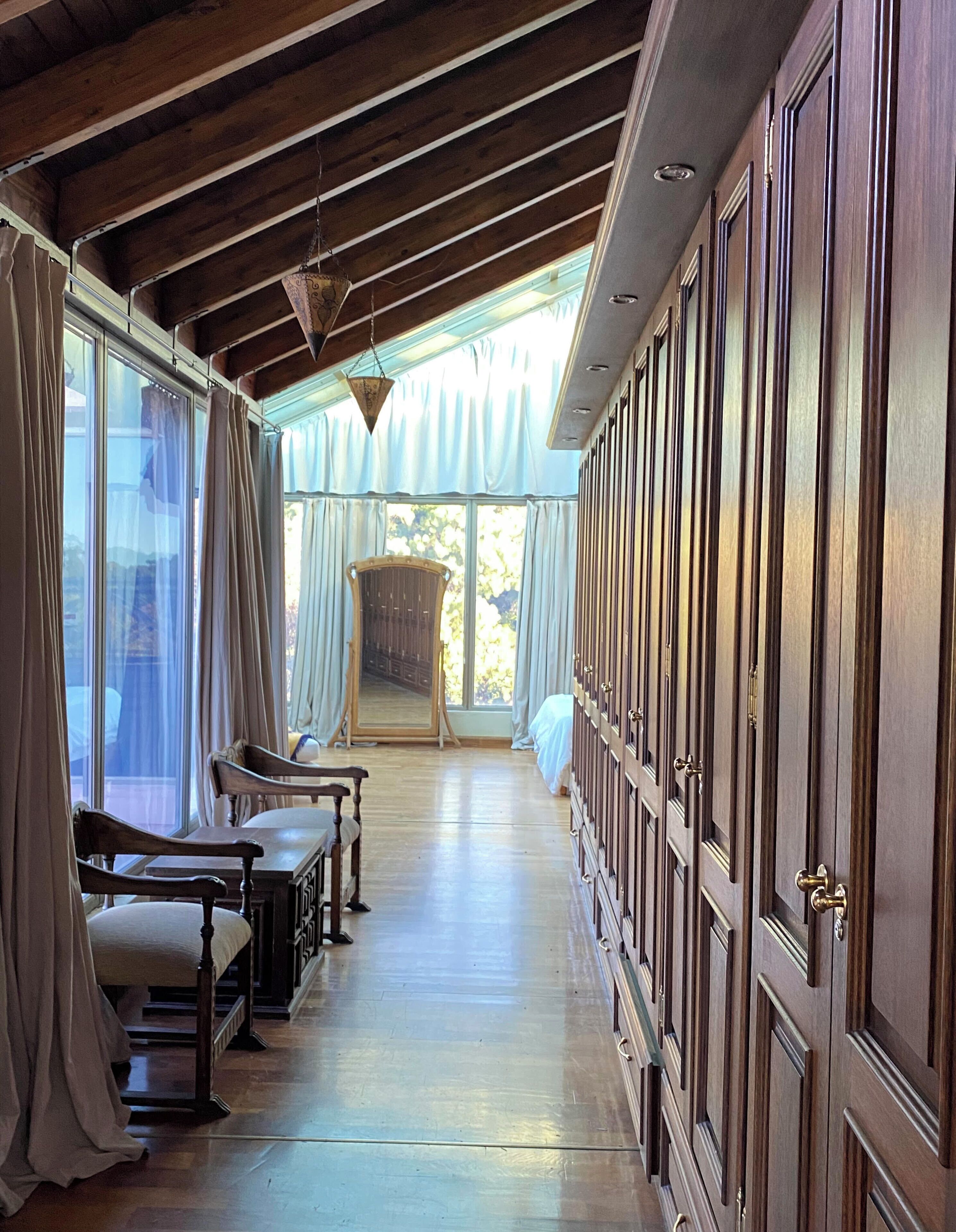 Down duvets, individually decorated, individually furnished, desk