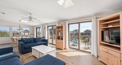 Sleeps 16! 1 Minute Walk To Beach!