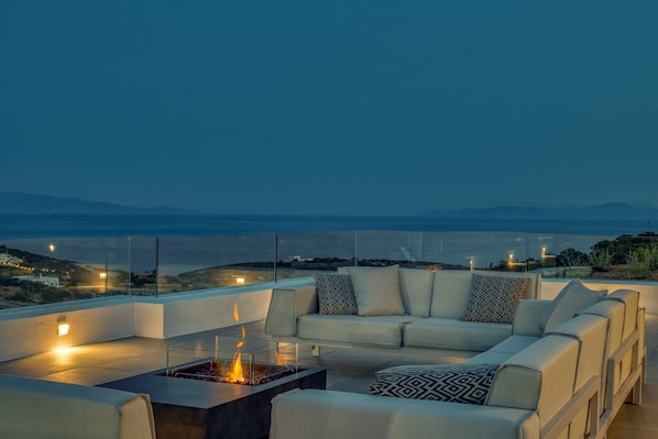 Luxury-Villa, Mehrere Schlafzimmer, eigener Pool, Meerblick | Wohnbereich