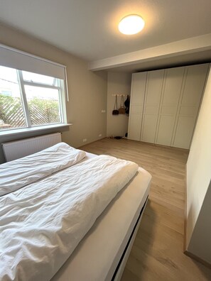3 bedrooms, iron/ironing board, travel cot, WiFi