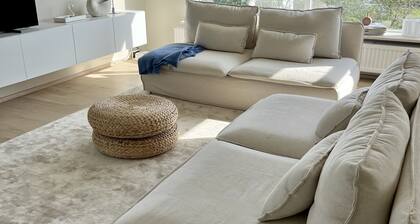 Scandinavian family home - newly renovated 10 minute drive to downtown Reykjavik