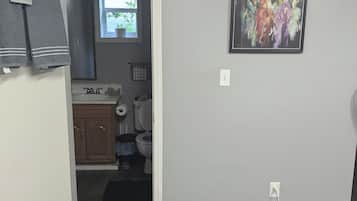 Dusche, Handtücher, Toilettenpapier