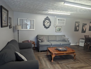 Télévision, baby-foot