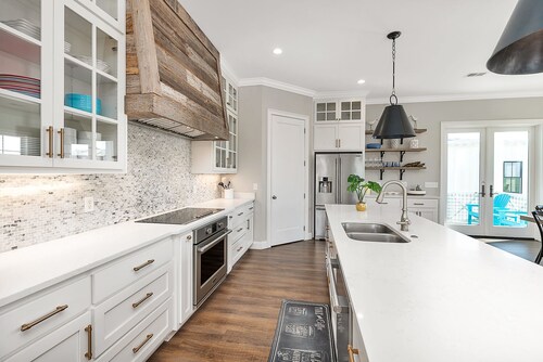 Seahorse Villa! Amazing Ocean Views, Heated Pool, Game Room, Steps to Beach