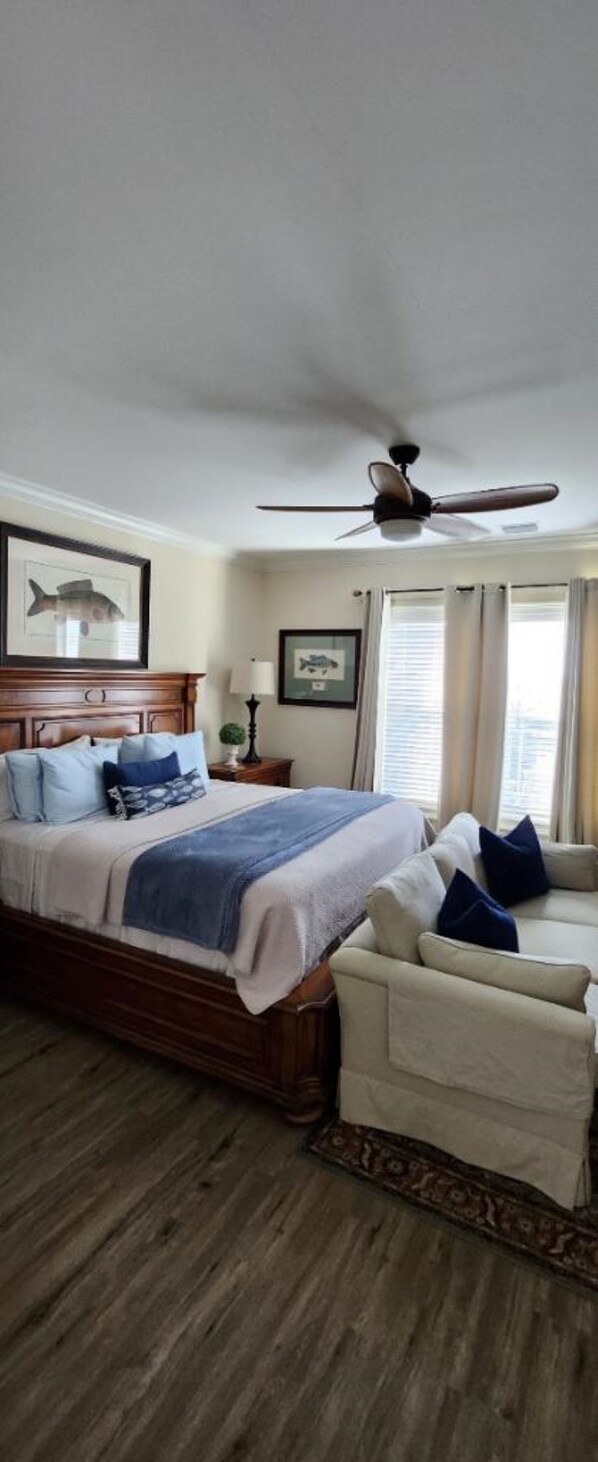 4 عدّة غرف نوم وسرير سفر وواي فاي وملاءات أسرّة