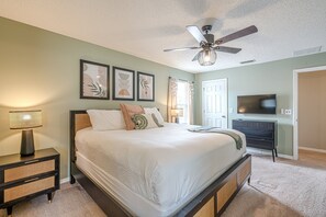 7 bedrooms, iron/ironing board, travel crib, WiFi - Stunning, designer furnished 7th Heaven Villa! Resort home, large pool, 4 master suites (Kissimmee)