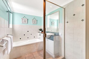 Family Apartment | Bathroom