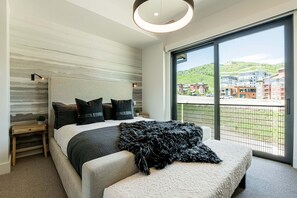 4 bedrooms, WiFi, bed sheets - Great Location, Private Hot tub & Year-Round Recreation at Park City Ridgeline 3607 (Park City)