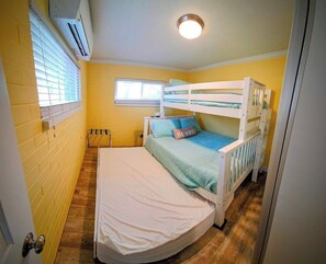 2 chambres, fer et planche à repasser
