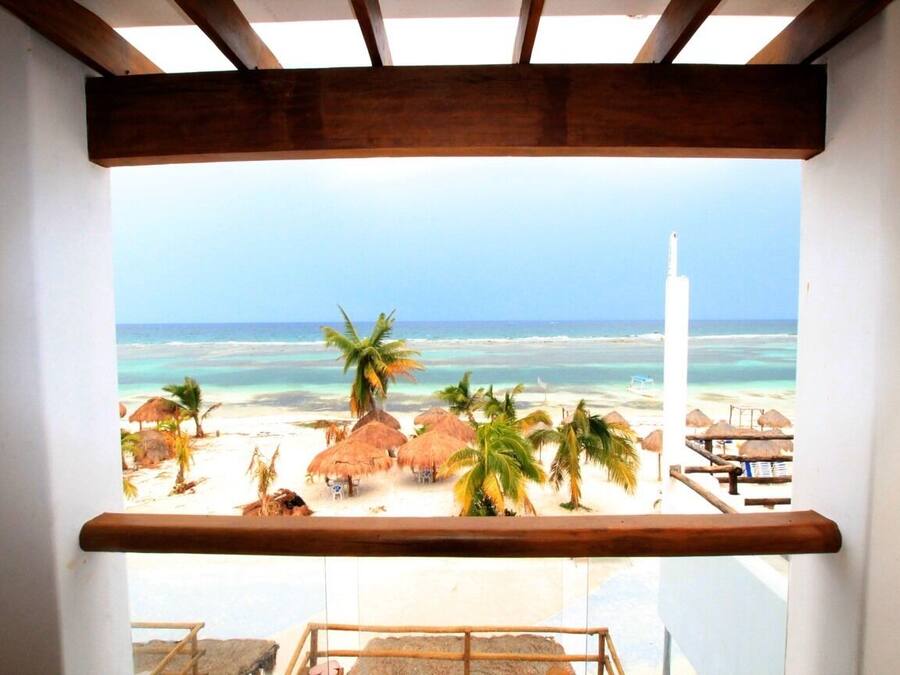 Camas con pillow-top, minibar y caja de seguridad en la habitación