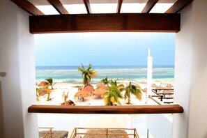 Pillowtop beds, minibar, in-room safe, individually decorated - Hotel El Caballo Blanco (Mahahual)