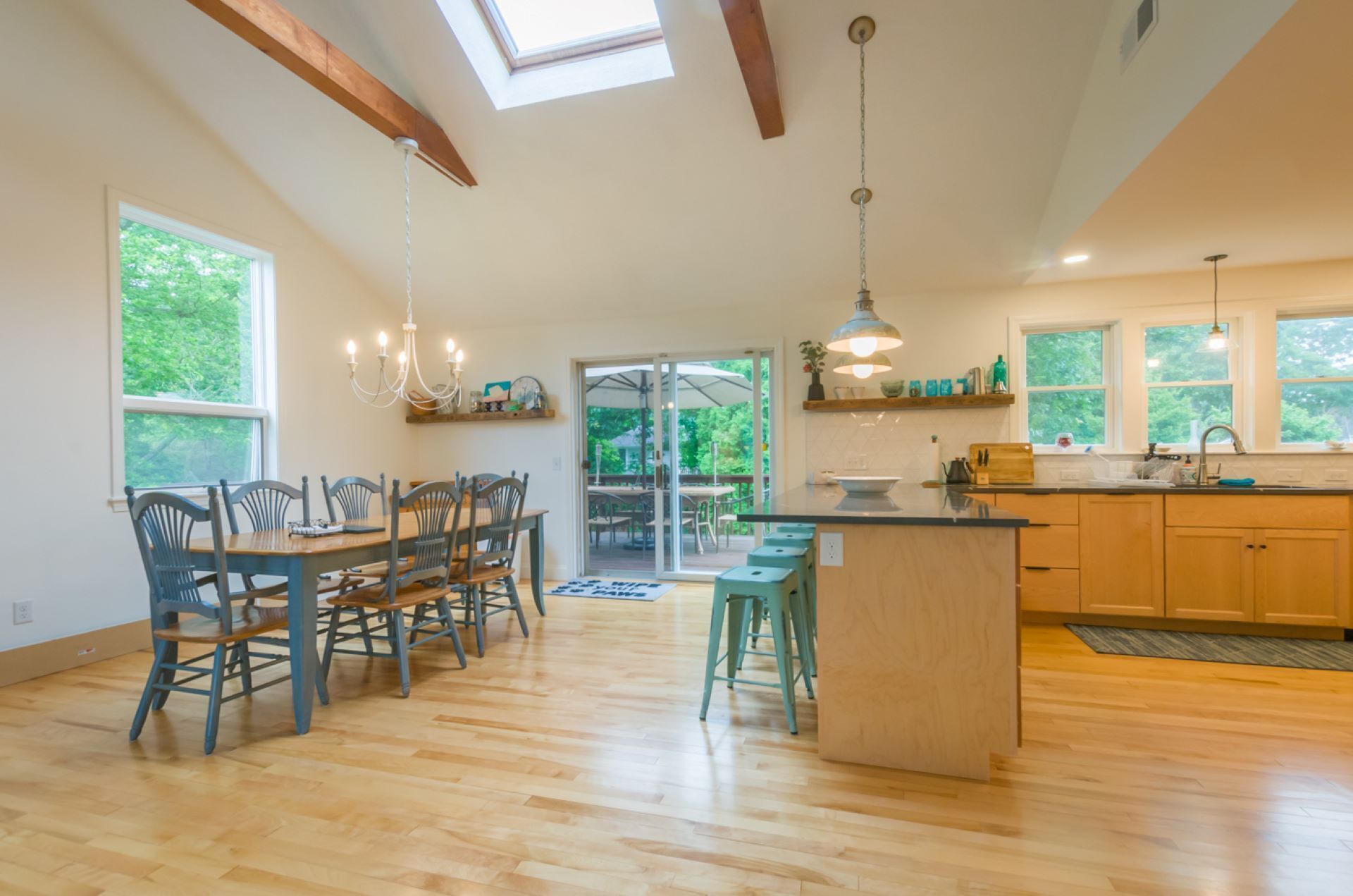 Counter top seating and dining area