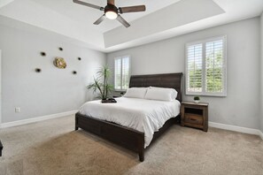 4 bedrooms, iron/ironing board, WiFi