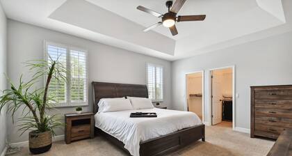 Tampa "Good Times" Home+GameRoom, Sleeps 12, 4br/3.5bth, Great Location/Backyard