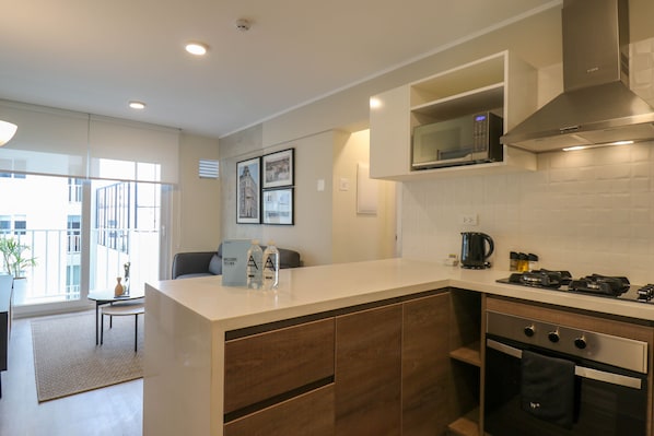 Apartamento real | Cozinha privada | Geladeira, micro-ondas, fogão, liquidificador