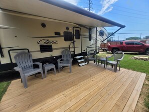 Exterior - Private Family Creekside RV Side+15 Min drive to Beach. Fenced Parking Lot (Fort Walton Beach)