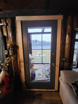Books, stereo - Relaxing rustic cabin on the lake 25 feet from the shore. (Baileyville)