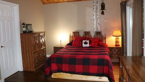 4 bedrooms, iron/ironing board, WiFi, bed sheets - Serene and Cozy Cottage Escape •Near Sauble, Tobermory and Wiarton (South Bruce Peninsula)