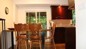 Dining - Serene and Cozy Cottage Escape •Near Sauble, Tobermory and Wiarton (South Bruce Peninsula)