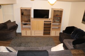 Smart TV y chimenea 
