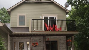 Exterior - Serene and Cozy Cottage Escape •Near Sauble, Tobermory and Wiarton (South Bruce Peninsula)