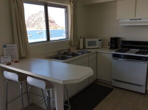 Private kitchen - Charming three room Inn with Full Bay View Decks on the waterfront in Morro Bay. (Morro Bay)