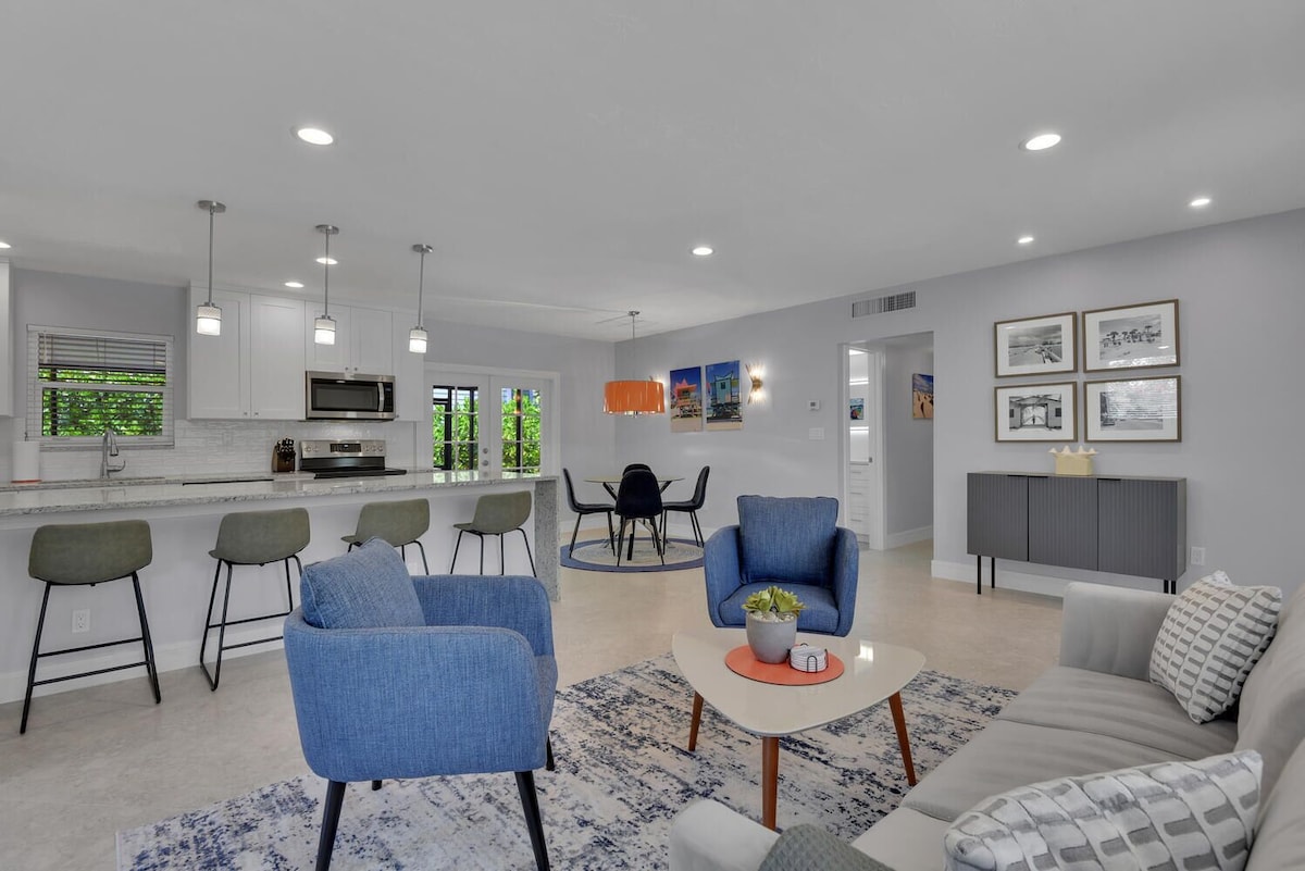 Bella Bungalow-Olde Naples Mid Century Modern Beach House!