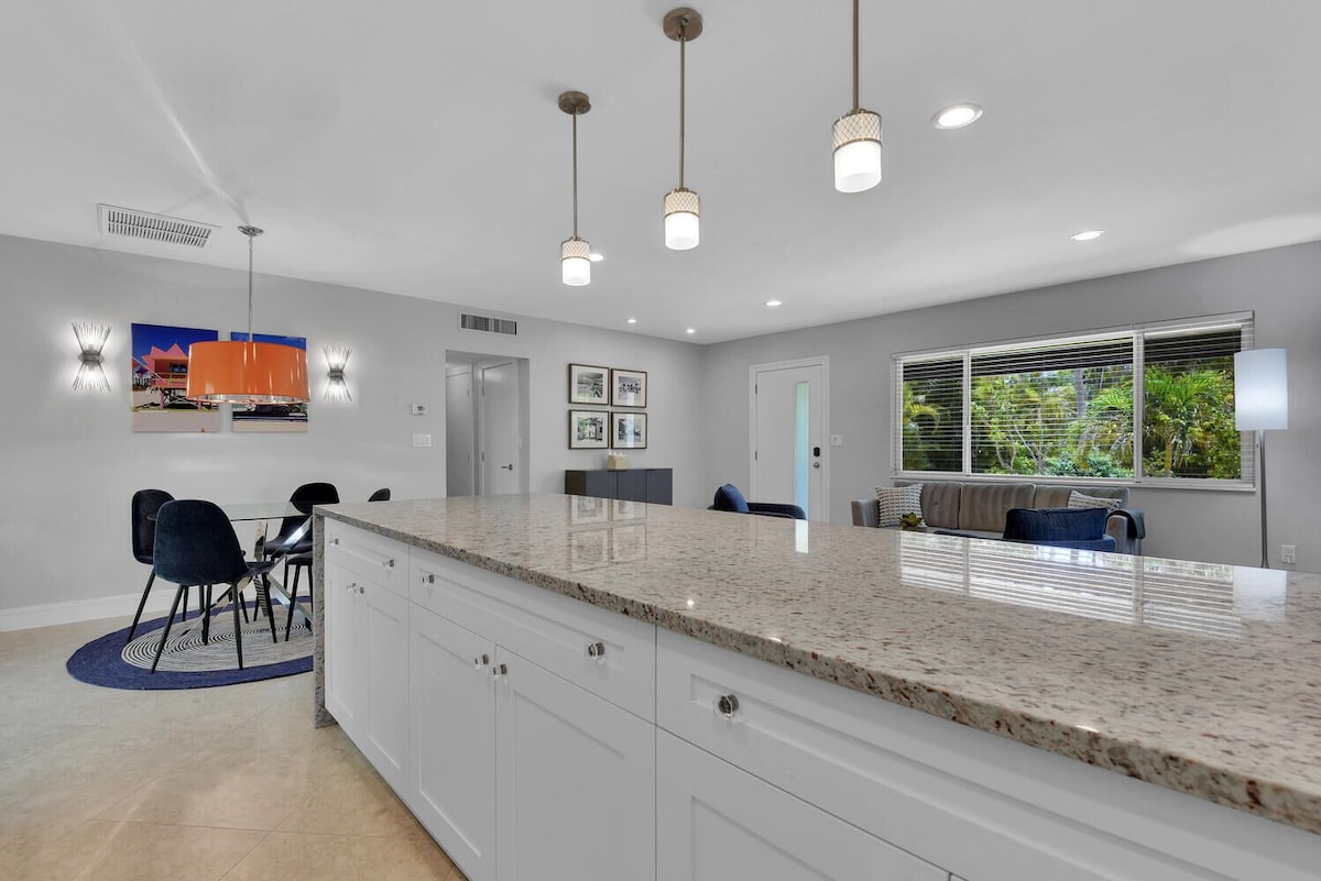 Photo 13 of Bella Bungalow-Olde Naples Mid Century Modern Beach House!