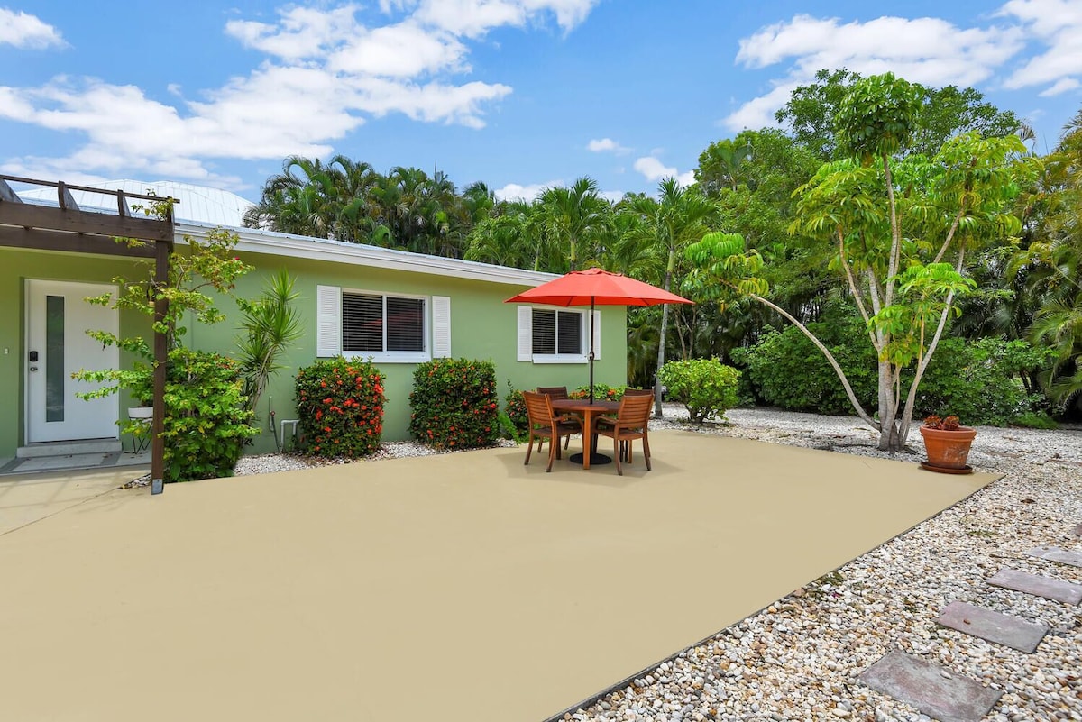 Photo 5 of Bella Bungalow-Olde Naples Mid Century Modern Beach House!
