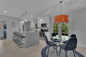 Fridge, microwave, oven, dishwasher - Bella Bungalow-Olde Naples Mid Century Modern Beach House! (Naples)