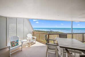 Outdoor dining - La Mirage Condo 339 Beachfront Condo Resort with Private Boardwalk to Beach (Port Aransas)
