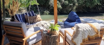 River Song Cabin  Luxury Studio Nature Escape