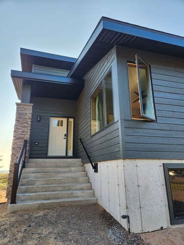 Luxurious beachfront retreat on Lake Superior! 