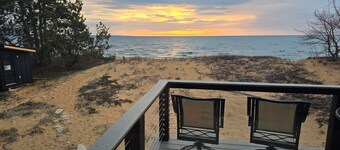 Luxurious beachfront retreat on Lake Superior! 