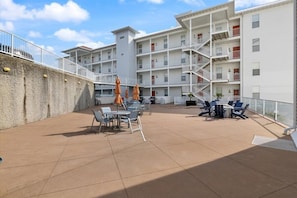 Outdoor dining - Million Dollar Views at The Beautiful Lake Of The Ozarks!  "TOP" FLOOR UNIT! (Rocky Mount)