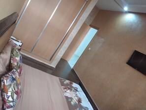 4 Schlafzimmer, Bügeleisen/Bügelbrett, WLAN, Bettwäsche