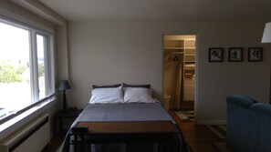 1 bedroom, iron/ironing board, WiFi, bed sheets - Downtown Anchorage studio condo (Anchorage)