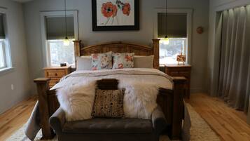 House, 1 King Bed, Kitchen, City View | 1 bedroom, free WiFi, bed sheets