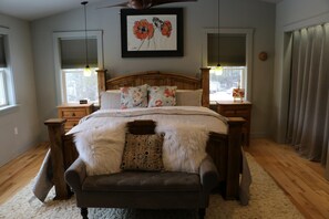 House, 1 King Bed, Kitchen, City View | 1 bedroom, free WiFi, bed sheets - Lilypad (Blue Hill)