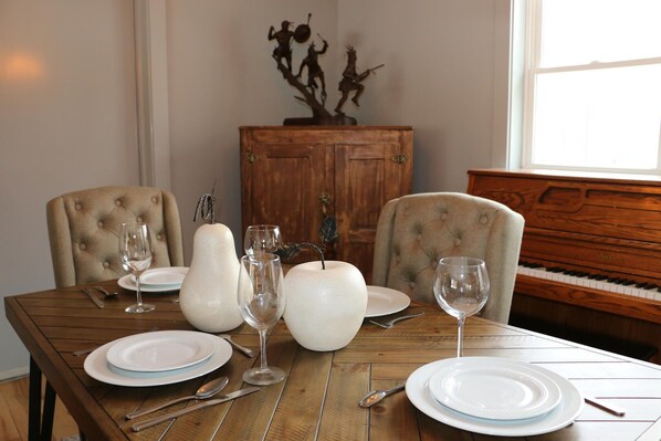 House, 1 King Bed, Kitchen, City View | Dining - Lilypad (Blue Hill)