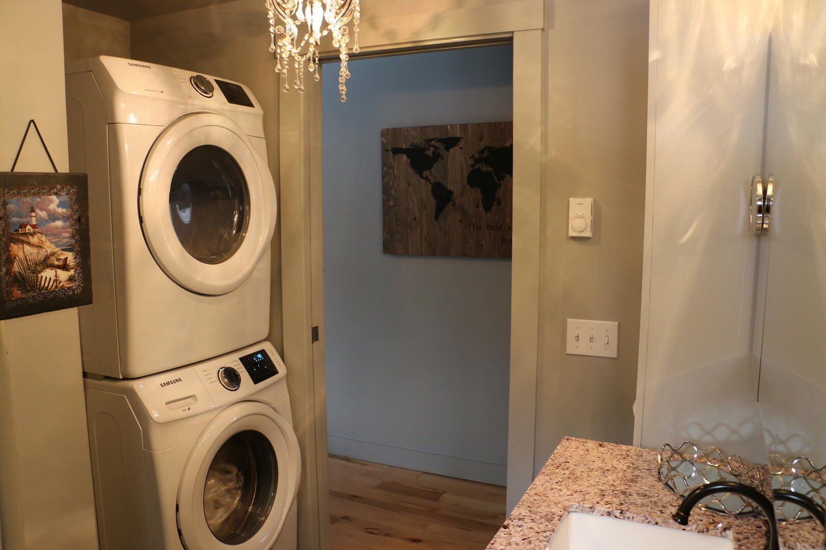 House, 1 King Bed, Kitchen, City View | Interior