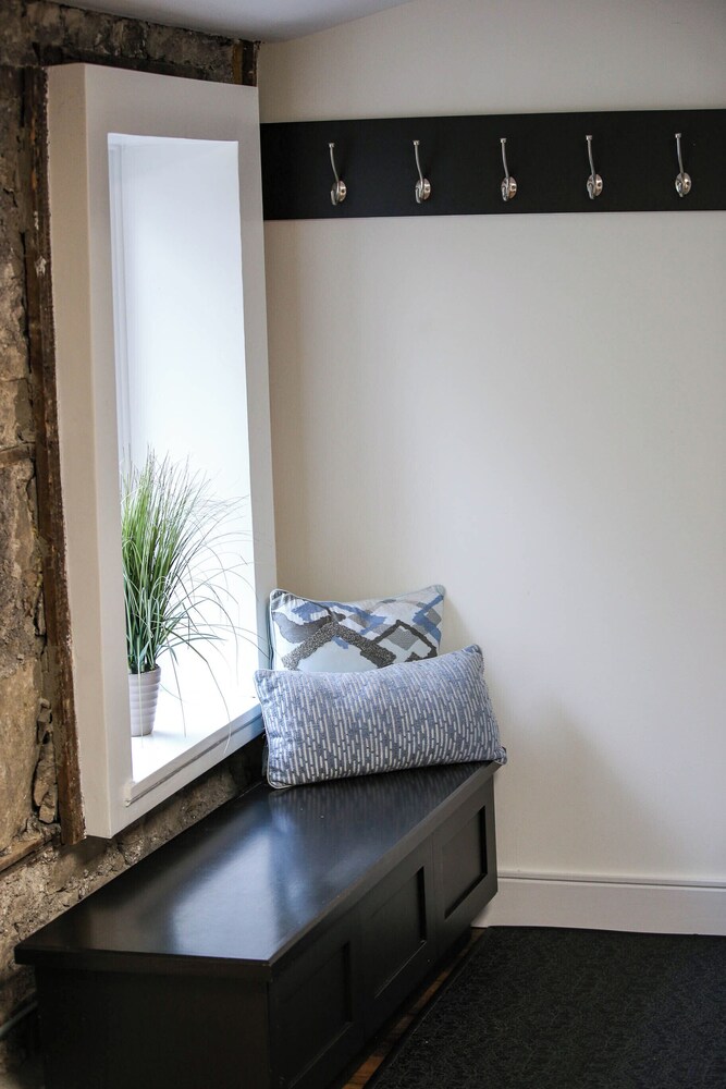 Best short term rental in Guelph, Ontario ! Carriage House Lornewood