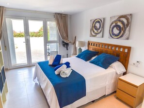 4 bedrooms, iron/ironing board, Internet, bed sheets - Beautiful villa with private swimming pool (Salobreña)